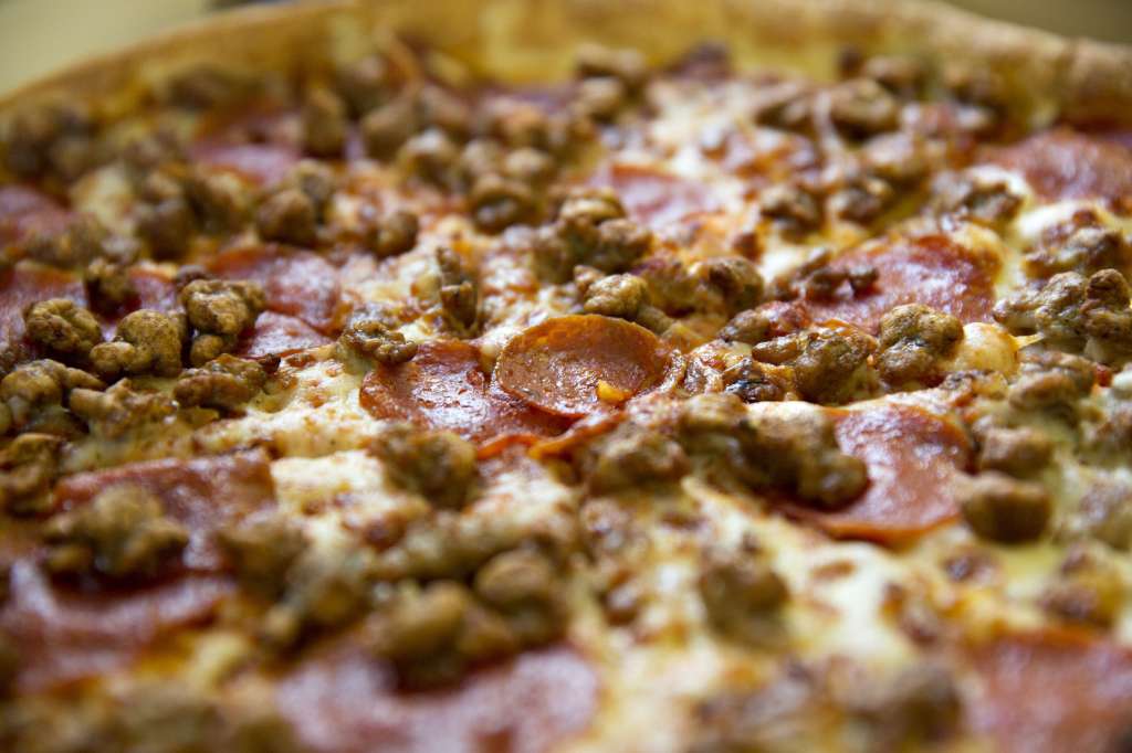 En 2007, Yum Brands, dueña de marcas como Pizza Hut, Taco Bell y KFC, ordenó el cierre de un restaurante que tenía la franquicia por pruebas de que había ratas en el local. / Bloomberg