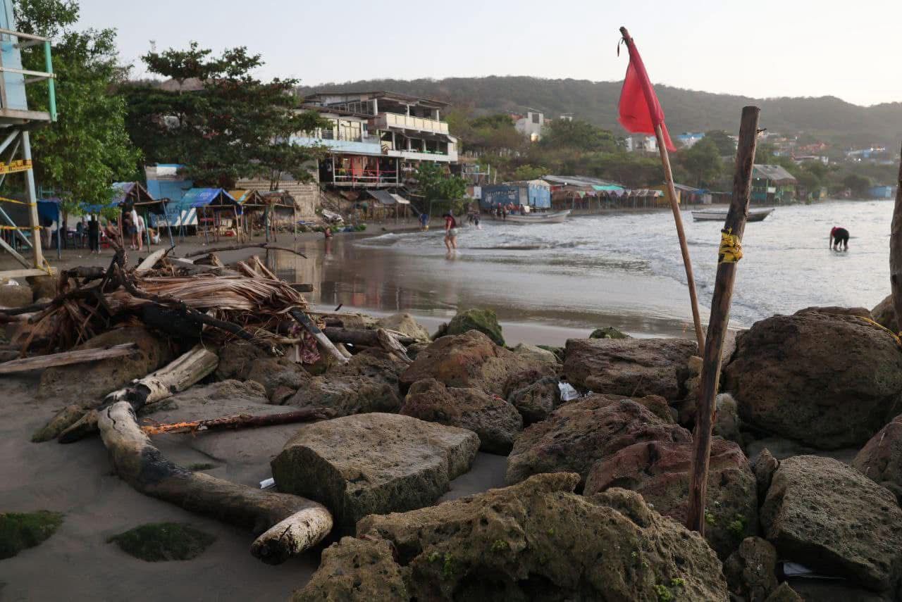 Imagen de referencia. La erosión costera en Puerto Colombia es causada por factores naturales como el aumento del nivel del mar, tormentas y vientos, sumados a la intervención humana, como la extracción de arena y la construcción informal de estructuras sin estudios técnicos.