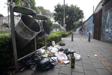 Bogotá enfrenta alza histórica de quejas por fallas en la recolección de basuras