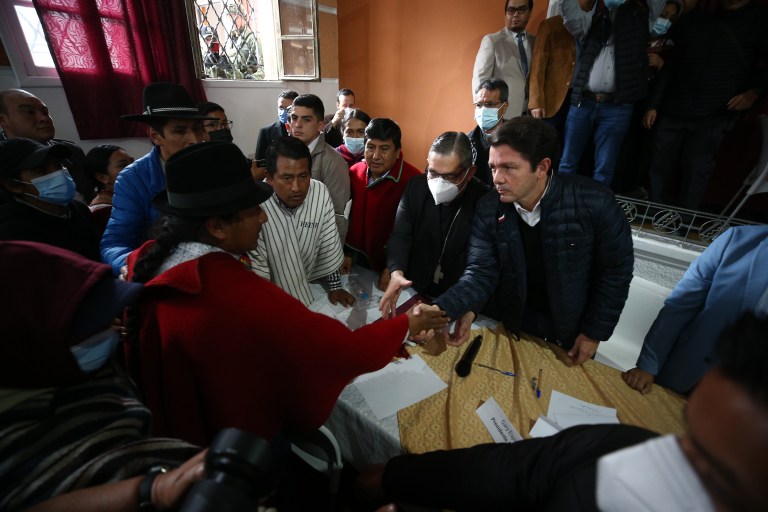 “Terminó el paro”, gobierno e indígenas firman acuerdo en Ecuador