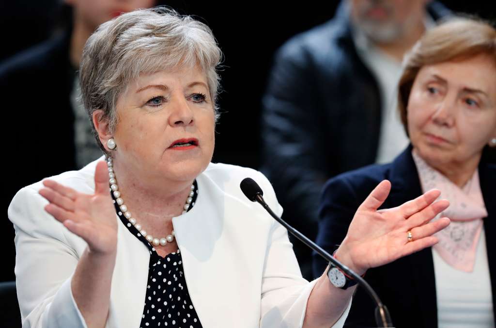 MEX3700. CIUDAD DE MÉXICO (MÉXICO), 07/04/2024.- La canciller mexicana Alicia Bárcena, habla durante una conferencia de prensa este domingo en el Aeropuerto Internacional de la Ciudad de México (México). México acudirá el lunes a la Corte Internacional de Justicia para denunciar la responsabilidad de Ecuador por violaciones al Derecho Internacional, luego del asalto en la Embajada mexicana en Quito el viernes 5 de abril. EFE/Mario Guzmán