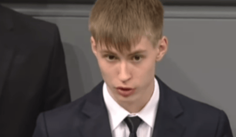¿Por qué un adolescente ruso terminó amenazado por sus palabras?