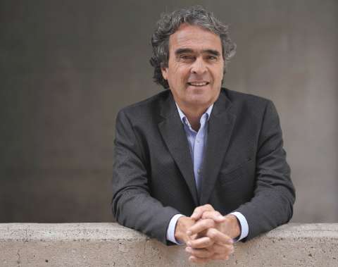 De la teoría de modelos al realismo mágico