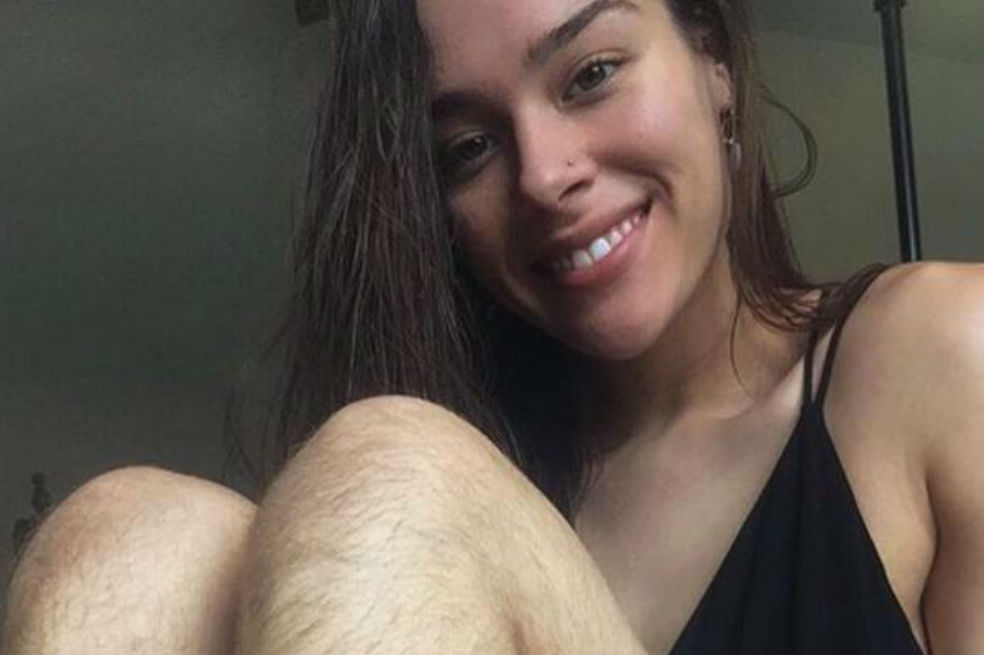 Morgan Mikenas fue una de las primeras mujeres en posar mostrando el vello en sus piernas/Imagen tomada del Instagram i_am_morgie.