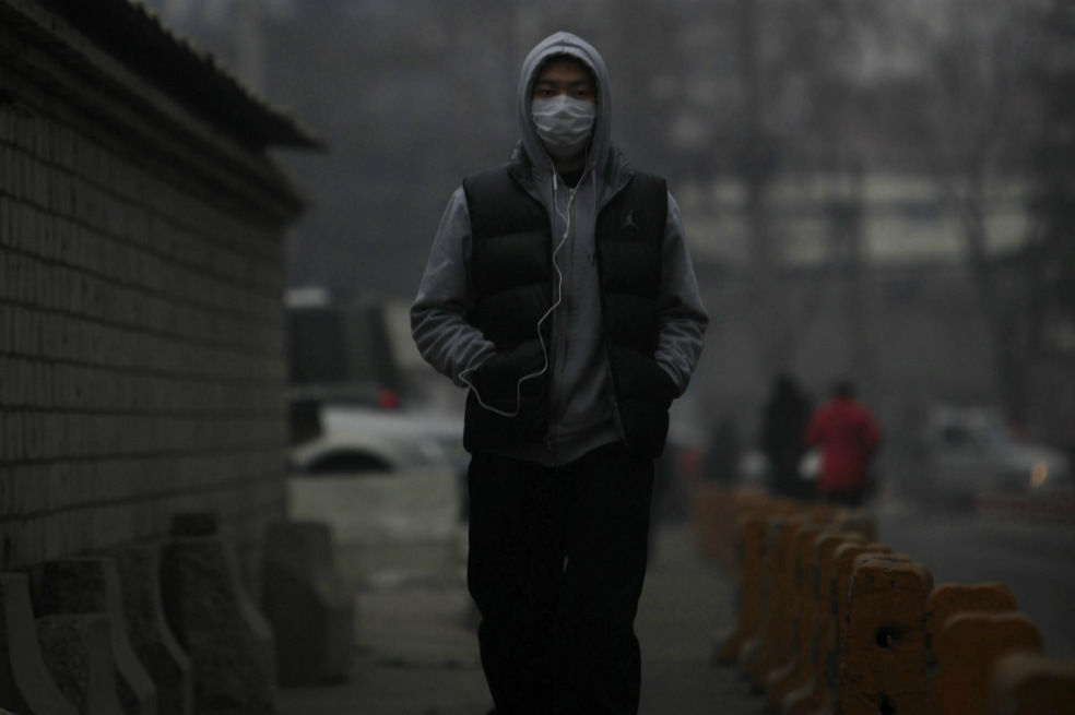 La contaminación del aire en Pekín y sus alrededores, peligrosa para la salud, le cuesta a la ciudad entre 19.000 y 39.000 millones de dólares al año. / EFE