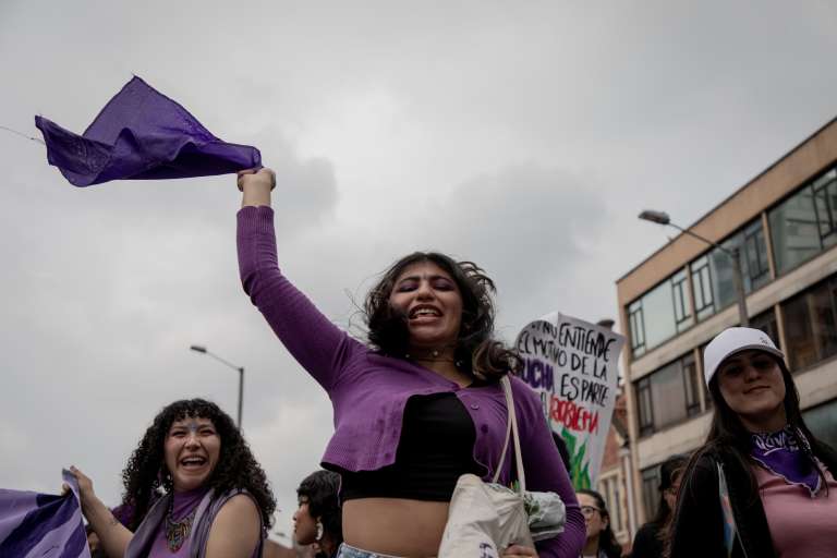 Marchantes que salieron a las calles este este sábado 8 de marzo desde la Calle 45 con carrera Séptima hasta la Plazoleta del Concejo de Bogotá en el marco de la conmemoración del Día Internacional de la Mujer