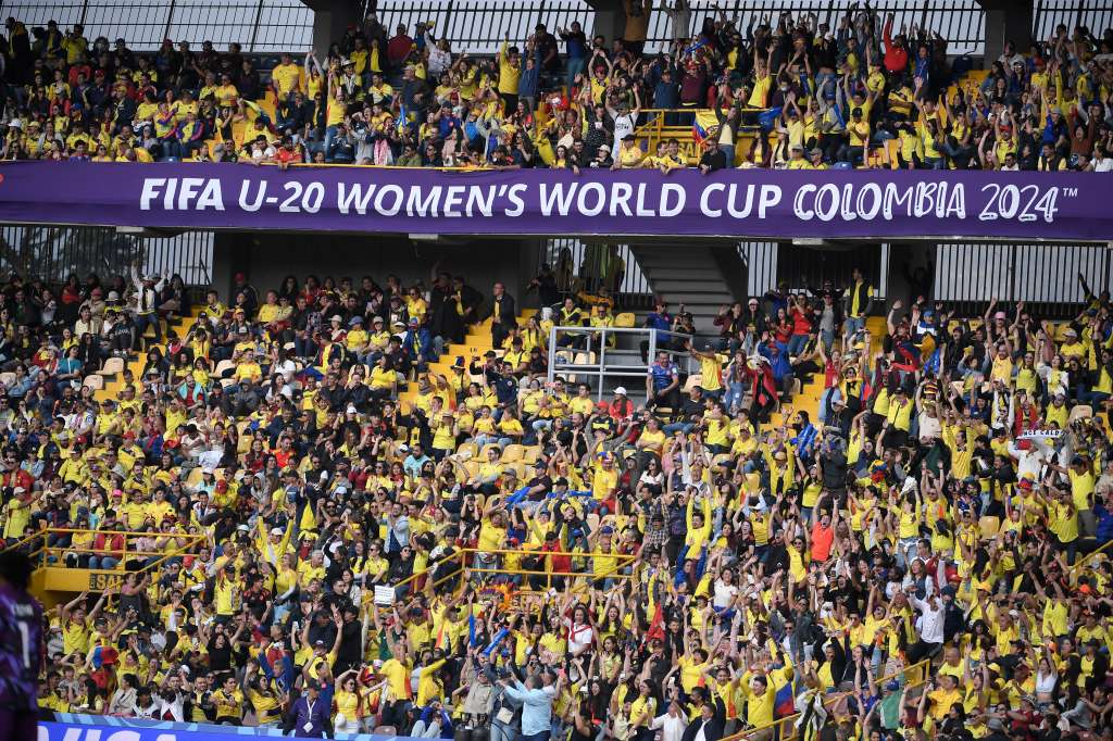 Hinchas colombianos, en el partido Colombia vs Australia, por la primera fecha del grupo A de la Copa Mundial femenina Sub-20.