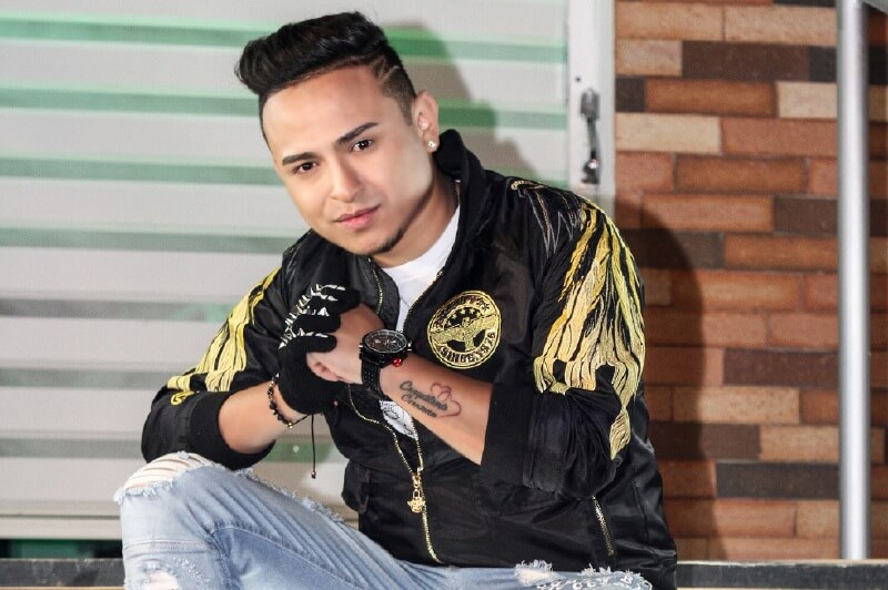 Frank “El Atrevido” ha compartido tarima con Jessi Uribe, Paola Jara, Yeison Jiménez, entre otros artistas. / Cortesía
