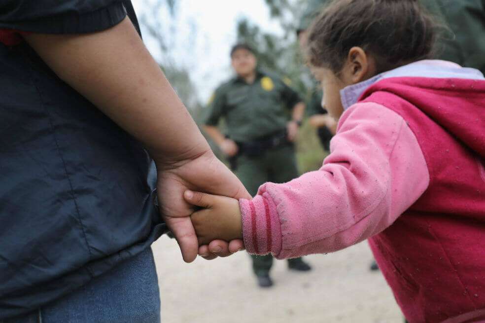 La tutela la presentó un cuarto hermano, mayor de edad, de los tres pequeños que fueron abusados. / AFP