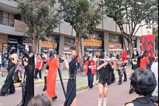 Marcha de la comunidad trans realizada la tarde del Viernes Santo en Bogotá