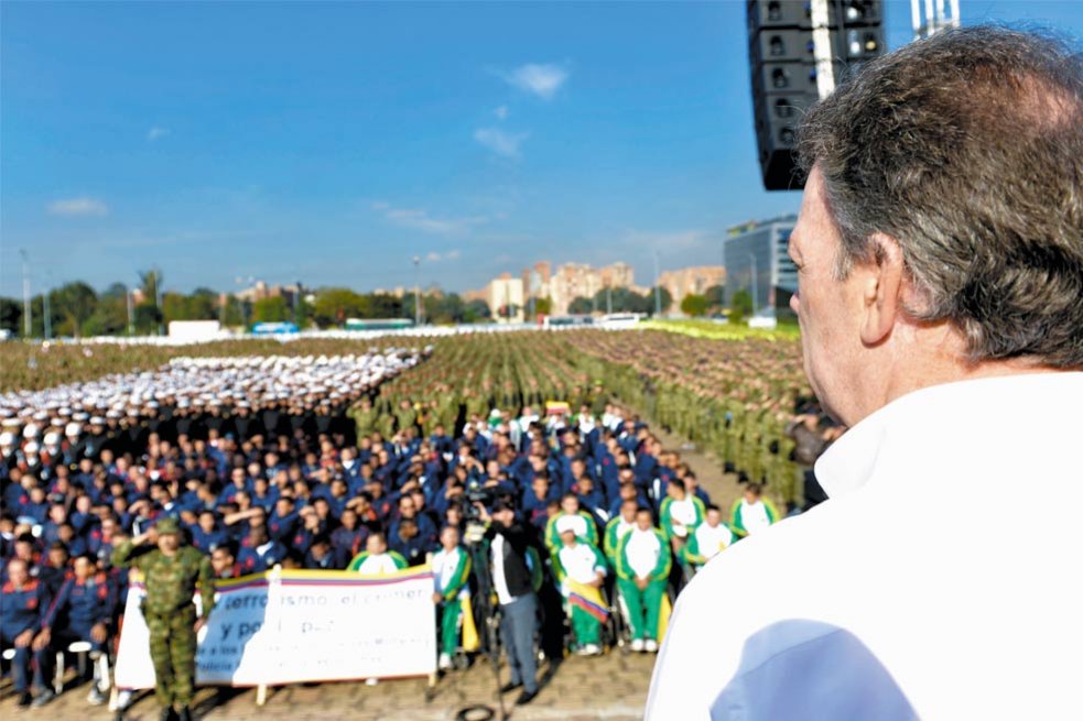 El presidente Juan Manuel Santos antes de iniciar la marcha del 9 de abril. / Presidencia