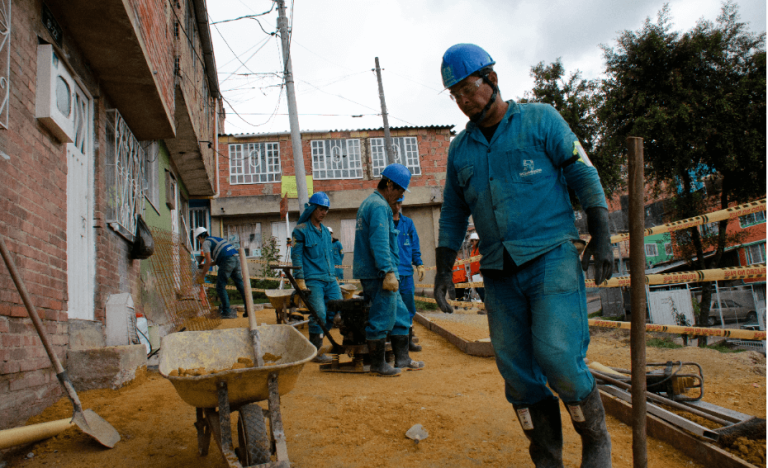 Continúa la renovación de redes de acueducto y alcantarillado en Altos del Poblado (San Cristóbal)