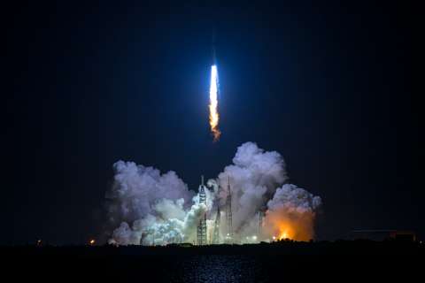 Blue Origin lanza su primer vuelo espacial de órbita, aunque no logra aterrizar