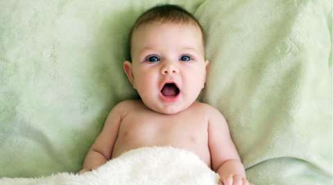 ¿Qué hago si mi hijo moja la cama?