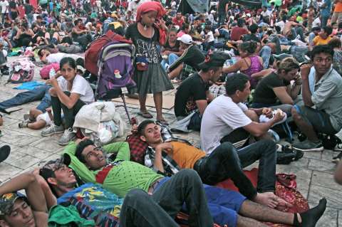 México permitió ingreso a migrantes de caravana que permanecían en paso fronterizo