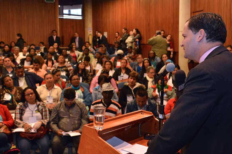 Sergio Jaramillo, alto comisionado para la Paz, se reunió con víctimas en el Centro Cultura Gabriel García Márquez. / SIG