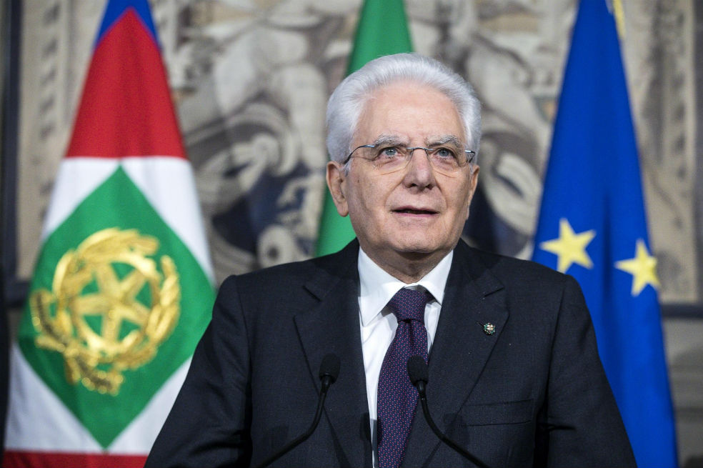 El presidente italiano, Sergio Mattarella, ofrece una rueda de prensa tras su reunión con los partidos, en el Palacio Quirinal, en el tercer día de consultas tras las elecciones generales, en Roma, Italia. / EFE