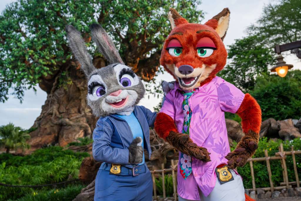 Judy Hopps y Nick Wilde estrenan sus nuevos looks inspirados en la película "Zootopia 2" de Walt Disney Studios. Los visitantes podrán conocerlos en el Zoogether Day Gathering Spot del parque temático Disney's Animal Kingdom.