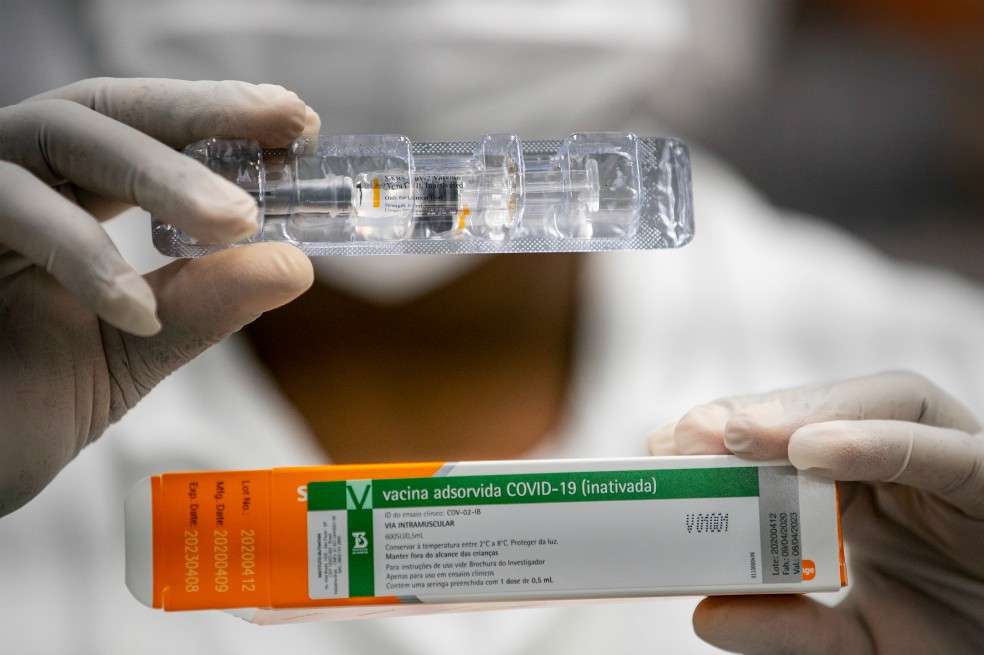 La vacuna producida por Sinovac Biotech está siendo evaluada en Brasil.