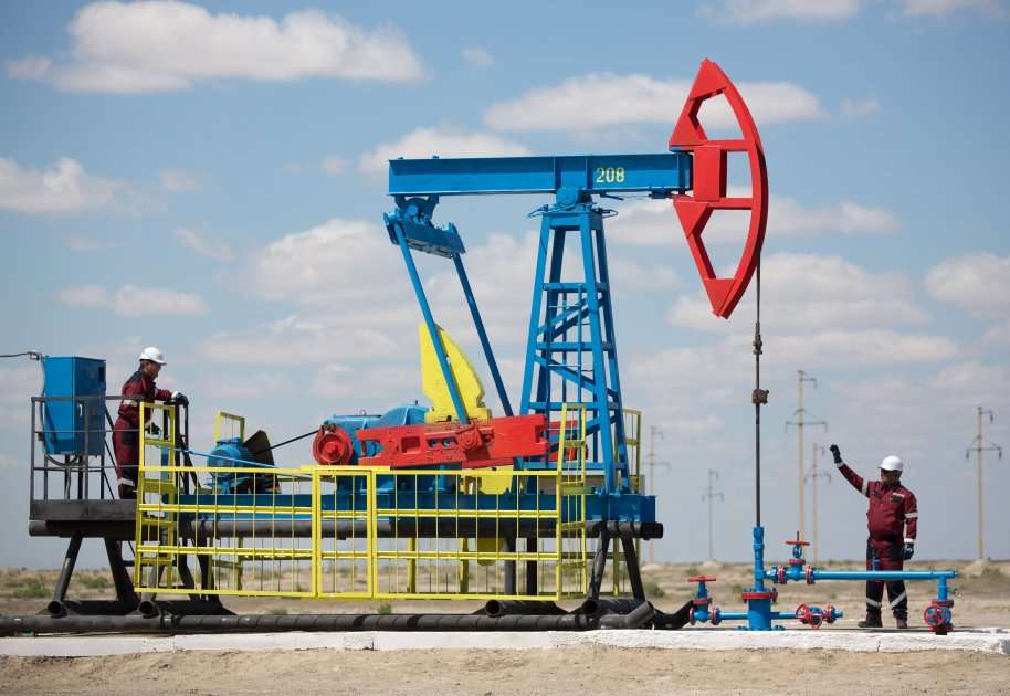 La Opep produce aún más petróleo debido al aumento de la producción de Irán. / Bloomberg News