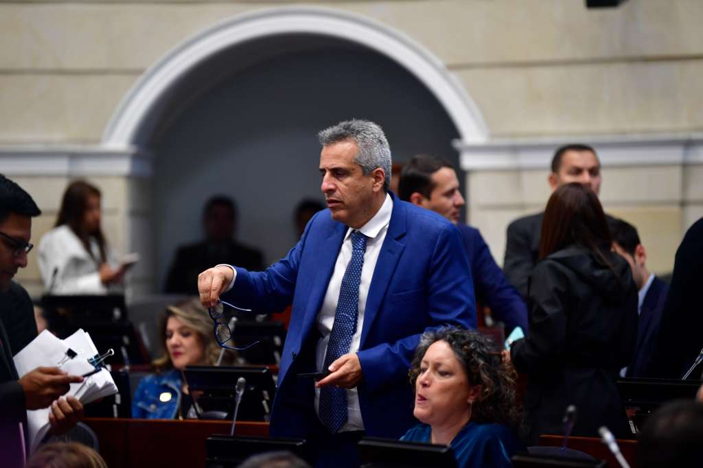 Ministro del interior durante debate a la reforma laboral en el Senado