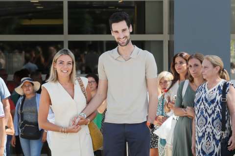 Sergio Rico, arquero de PSG, salió del hospital tras 83 días de recuperación