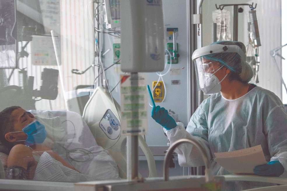 En el país hay cerca de 1.200 médicos intensivistas atendiendo la emergencia sanitaria del COVID-19.