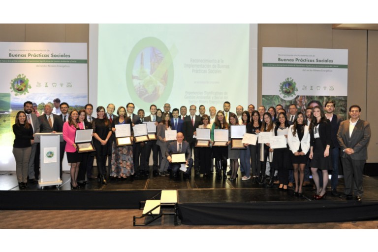 Gobierno hace reconocimiento a 107 proyectos ambientales  y sociales