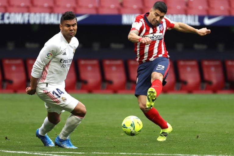 Suárez y Benzema, figuras en el empate entre Atlético y Real Madrid