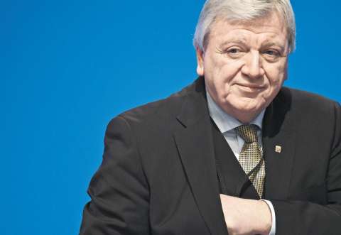 Enfrentarse al pasado impide el olvido: Volker Bouffier