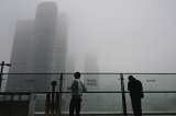 Pekín (China) amanece bajo una nube de contaminación y cierra calles y escuelas