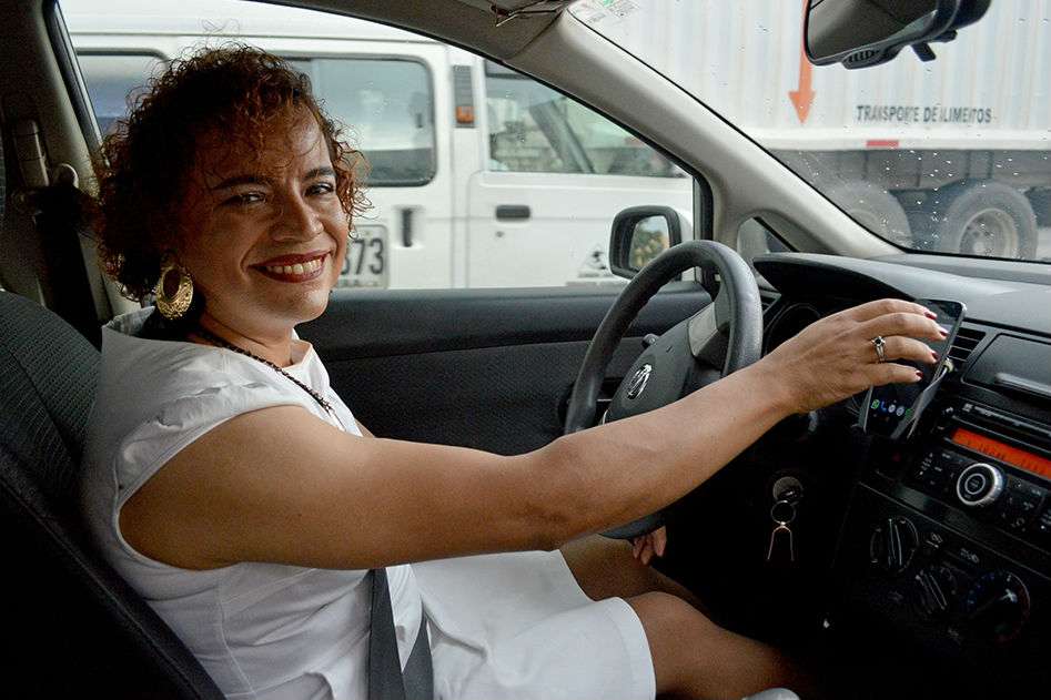 Victoria Tirado es conductora de Uber en Bogotá. / Fotos: Yariel Valdés González