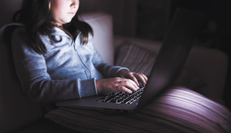 ¿Cómo prevenir que los menores compren drogas en internet?