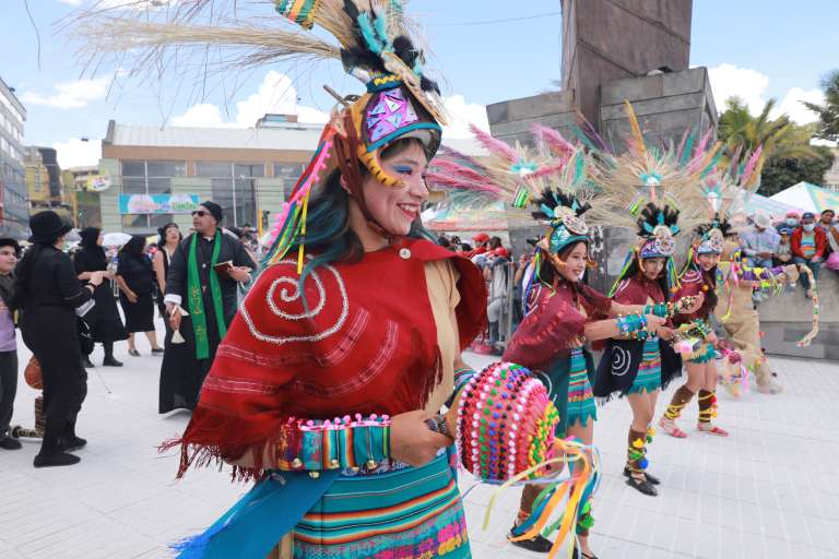 Carnaval de Negros y Blancos de Pasto 2024 desfile Familia Castañeda