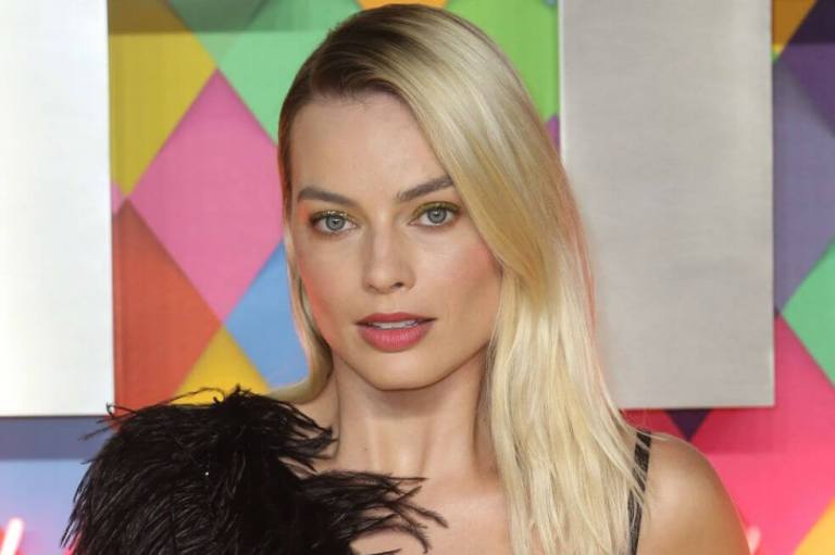 ¿Disney quiere a Margot Robbie como Campanilla en el remake de «Peter Pan»?