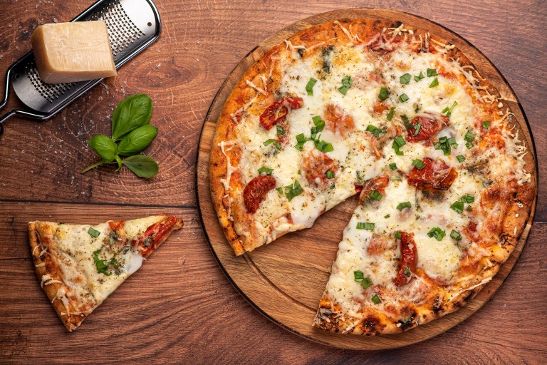 Así se preparar una pizza sin horno