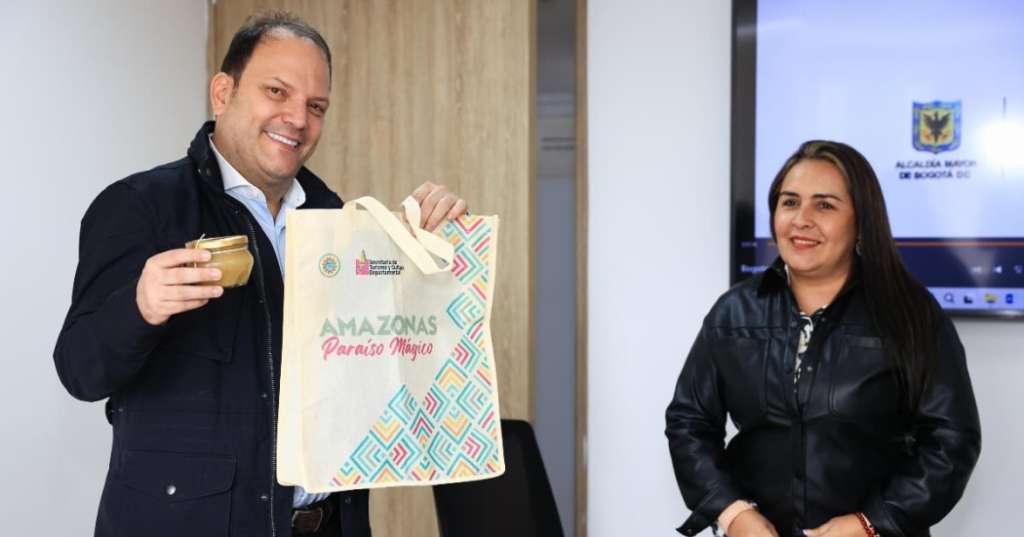 La secretaria de turismo de la Gobernación del Amazonas y el IMCT firmaron un memorando de entendimiento con el departamento del Amazonas para adelantar acciones que potencien el turismo de ambos destinos.