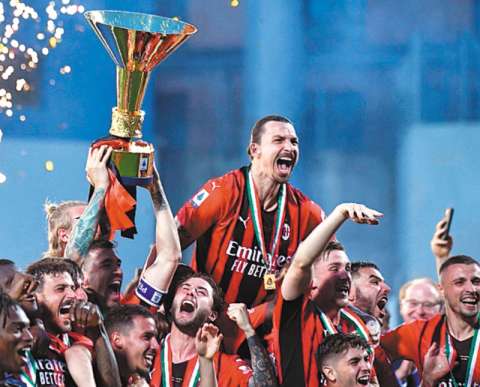 Zlatan Ibrahimovic renovó su contrato con Milan