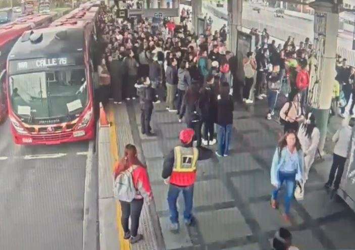 Al practicarle el registro a personas, la Policía le halló en su poder el celular hurtado junto con otros 6 dispositivos móviles.