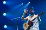 Video: Camilo cambia los pañales de Índigo en sus conciertos