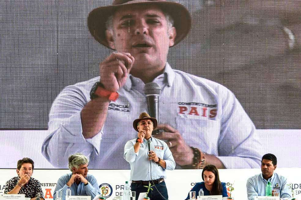 El Gobierno, para hacer el taller en Bogotá, realizó previamente unas mesas temáticas para recoger los compromisos e inquietudes de los capitalinos. / AFP