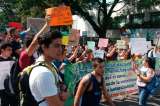 Caleños protestaron frente al consulado de Brasil por los incendios del Amazonas