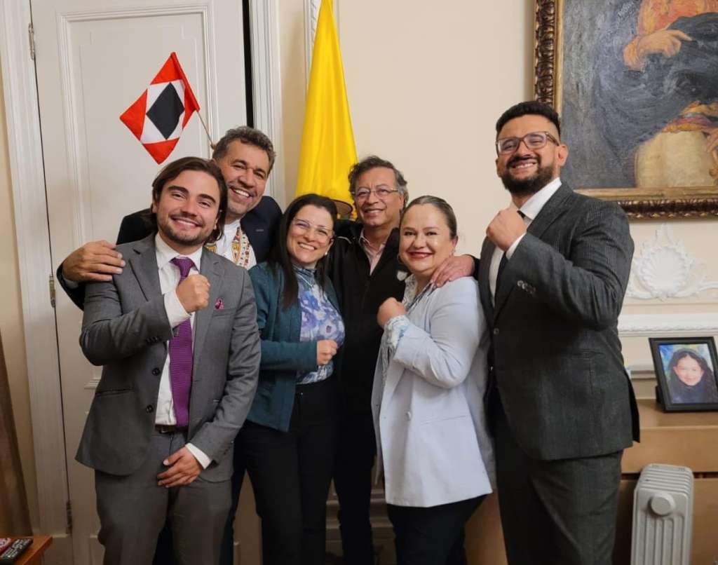 Congresistas del Verde se reunieron con el presidente para hablar y apoyar la consulta popular. @LeonFredyM