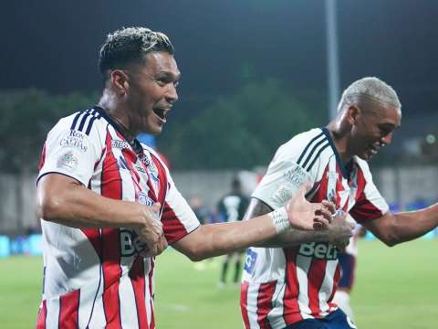 En la última jugada ganó Junior de Barranquilla 2-1 a América de Cali y se metió a los ocho