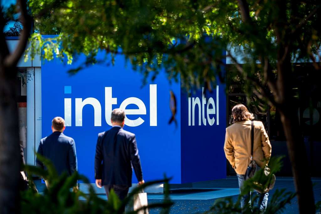 Intel es uno de los productores principales de procesadores y microprocesadores en el mundo.