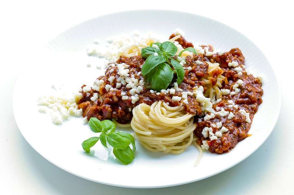 Aprende a preparar pasta a la boloñesa con esta receta.
