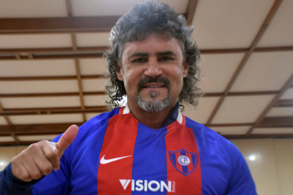 Cerro Porteño se convierte en el quinto club del entrenador colombiano.  / @CCP1912oficial