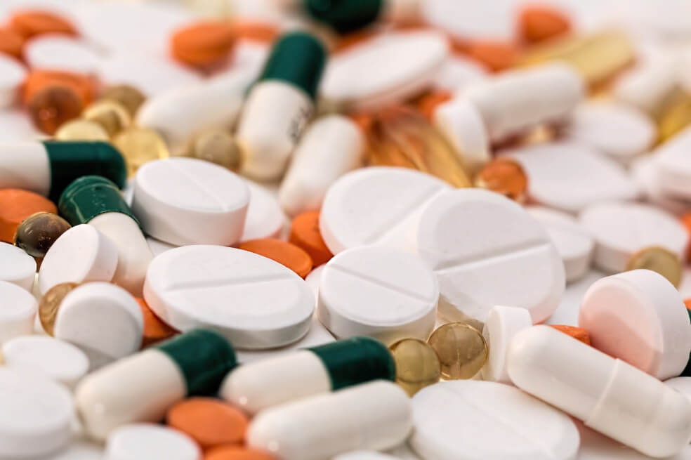 Las políticas y leyes de varios estados conservadores permiten que los farmacéuticos se nieguen a proporcionar medicamentos a los que tienen objeciones explícitas e incluso las pastillas han hecho parte del debate político.