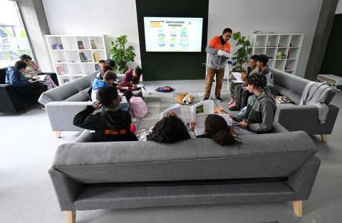 Niños de familia recicladora vuelven al colegio en Ciudad Bolívar