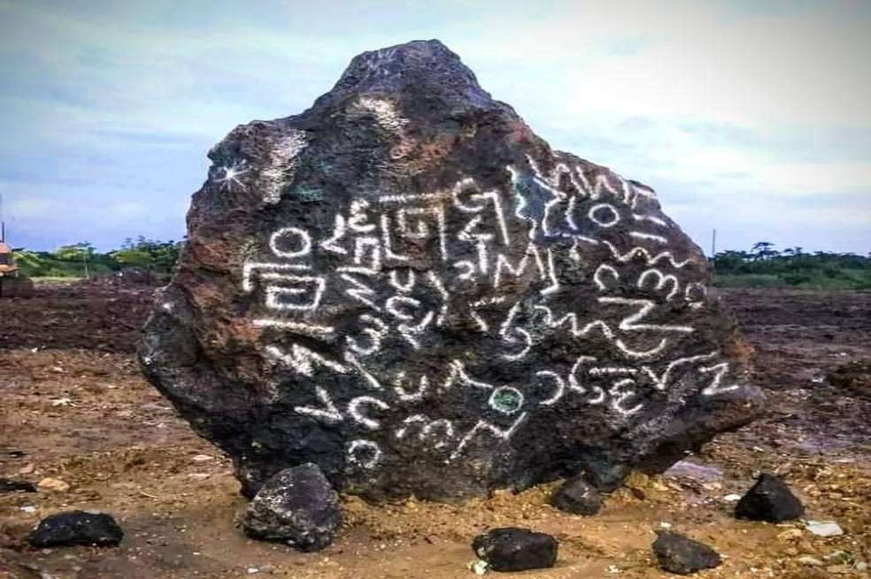 La roca, que fue confundida por muchos con un meteorito, hace parte de una campaña publicitaria de la empresa Nu3 de esta ciudad.